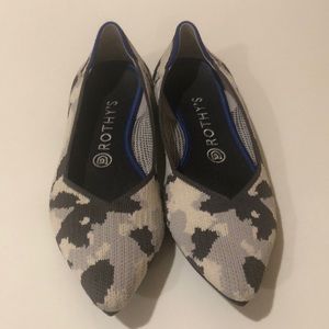 Rothy’s grey camp point